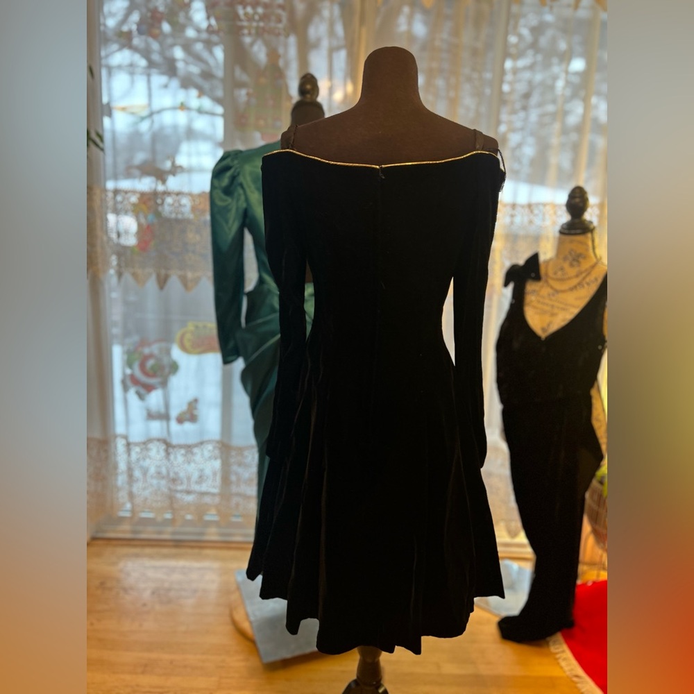 Vintage Black Velvet Off-Shoulder Dress | Sweetheart Neckline | Pearl Medallion - Picture 7 of 12